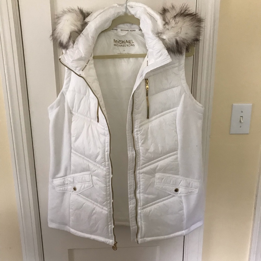MICHAEL KORS WHITE PUFFER VEST detachable hood
